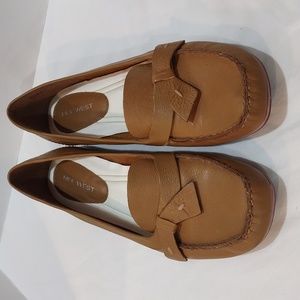 Nine West Womens Slip On Flats Camel Color Size 10 M